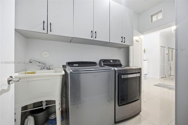 105 NE 28th Ct, Wilton Manors, FL 33334