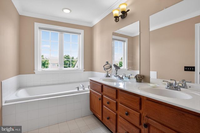 4 ADDISON CT, Doylestown, PA 18901