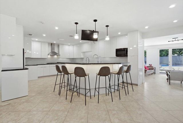 20100 NE 20th Court 0, Miami, FL 33179