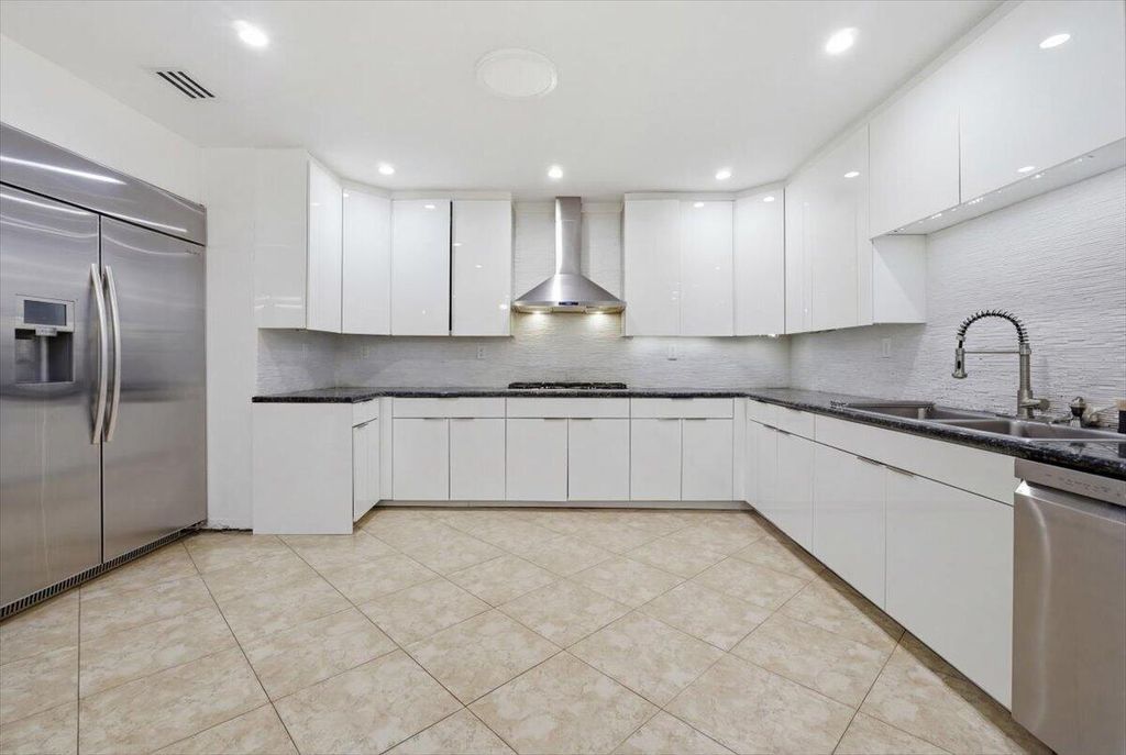 20100 NE 20th Court 0, Miami, FL 33179