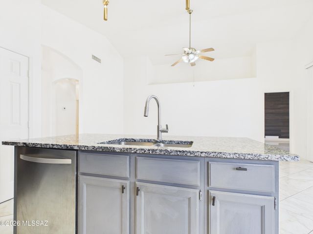 160 S Palace Gardens Drive, Tucson, AZ 85748