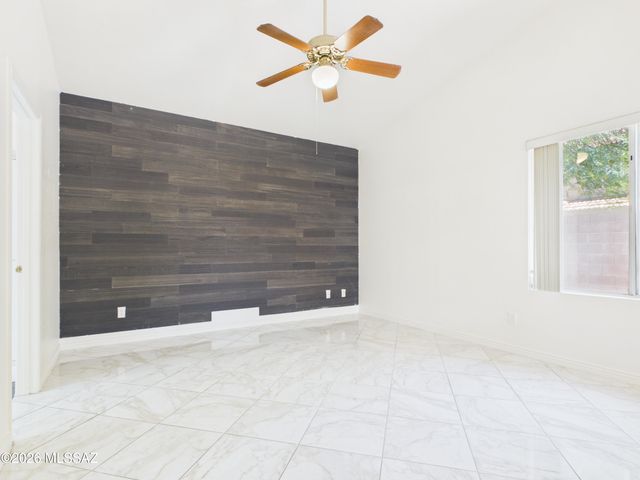 160 S Palace Gardens Drive, Tucson, AZ 85748