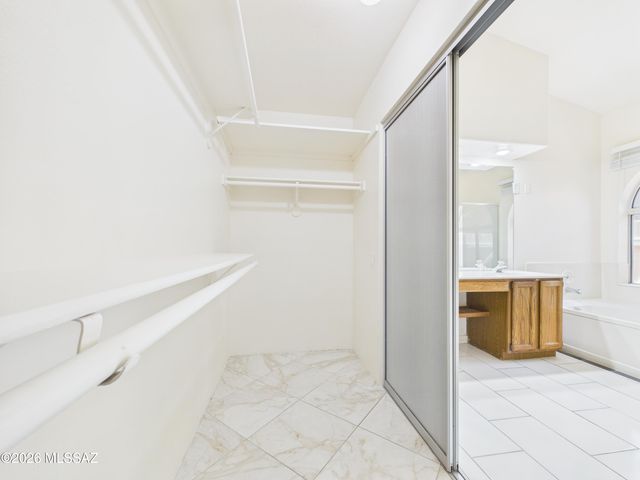 160 S Palace Gardens Drive, Tucson, AZ 85748