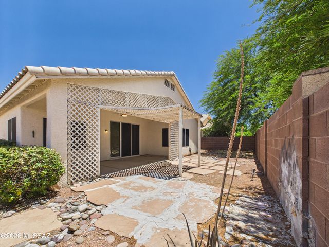 160 S Palace Gardens Drive, Tucson, AZ 85748
