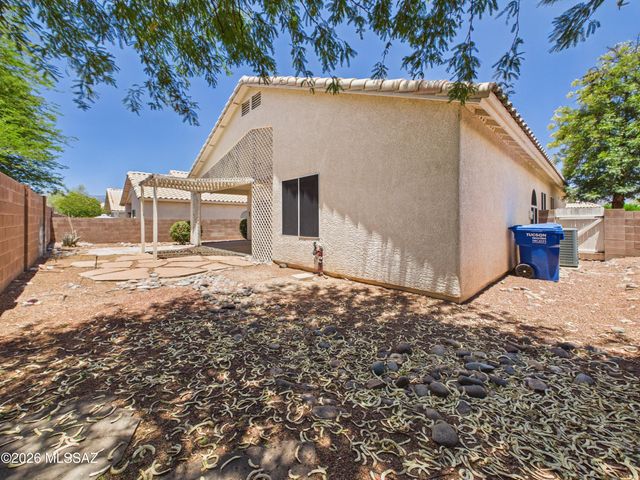 160 S Palace Gardens Drive, Tucson, AZ 85748