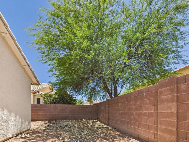 160 S Palace Gardens Drive, Tucson, AZ 85748