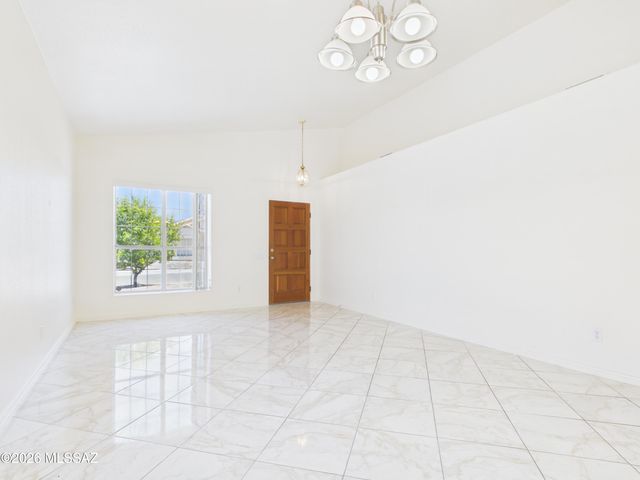 160 S Palace Gardens Drive, Tucson, AZ 85748