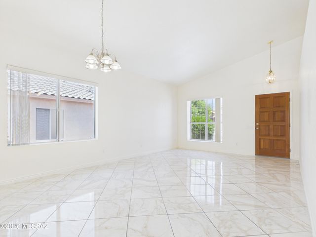 160 S Palace Gardens Drive, Tucson, AZ 85748