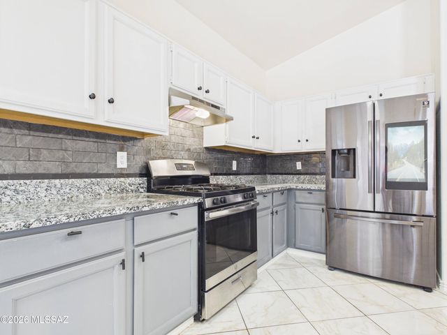 160 S Palace Gardens Drive, Tucson, AZ 85748