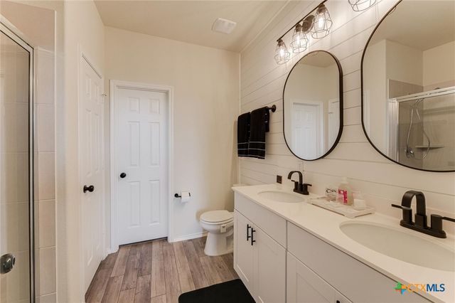 1915 T H Johnson Drive, Taylor, TX 76574