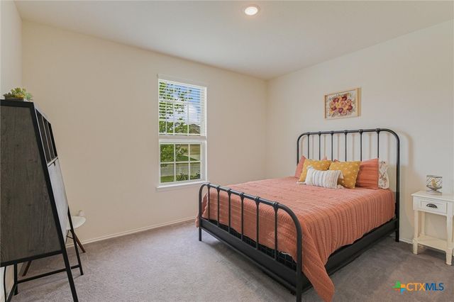 1915 T H Johnson Drive, Taylor, TX 76574