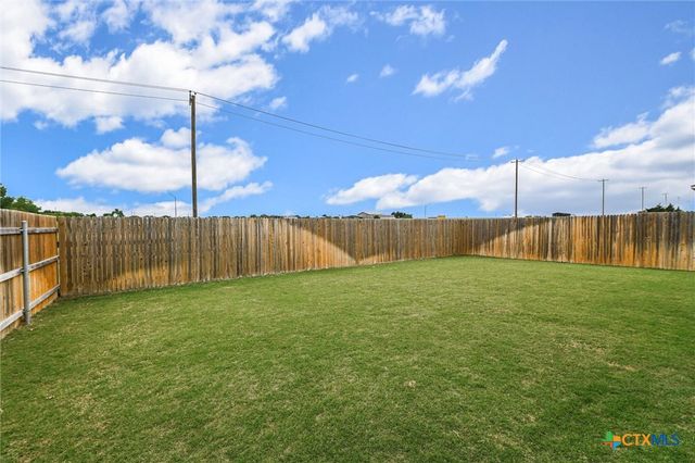 1915 T H Johnson Drive, Taylor, TX 76574