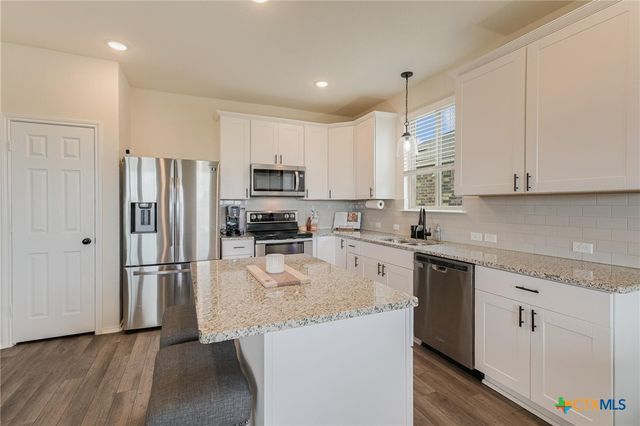 1915 T H Johnson Drive, Taylor, TX 76574