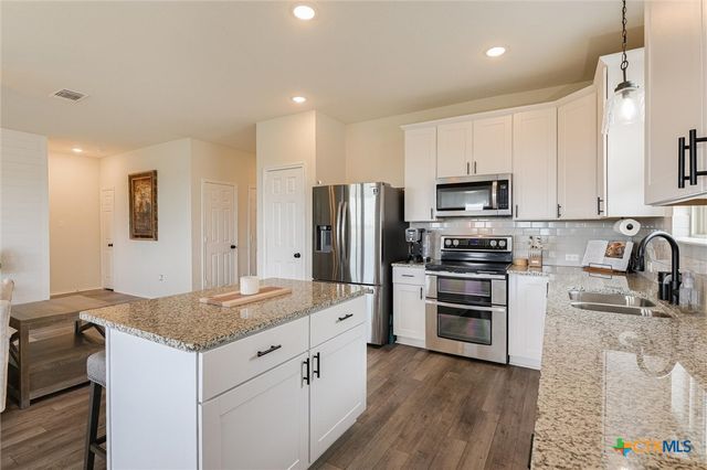 1915 T H Johnson Drive, Taylor, TX 76574