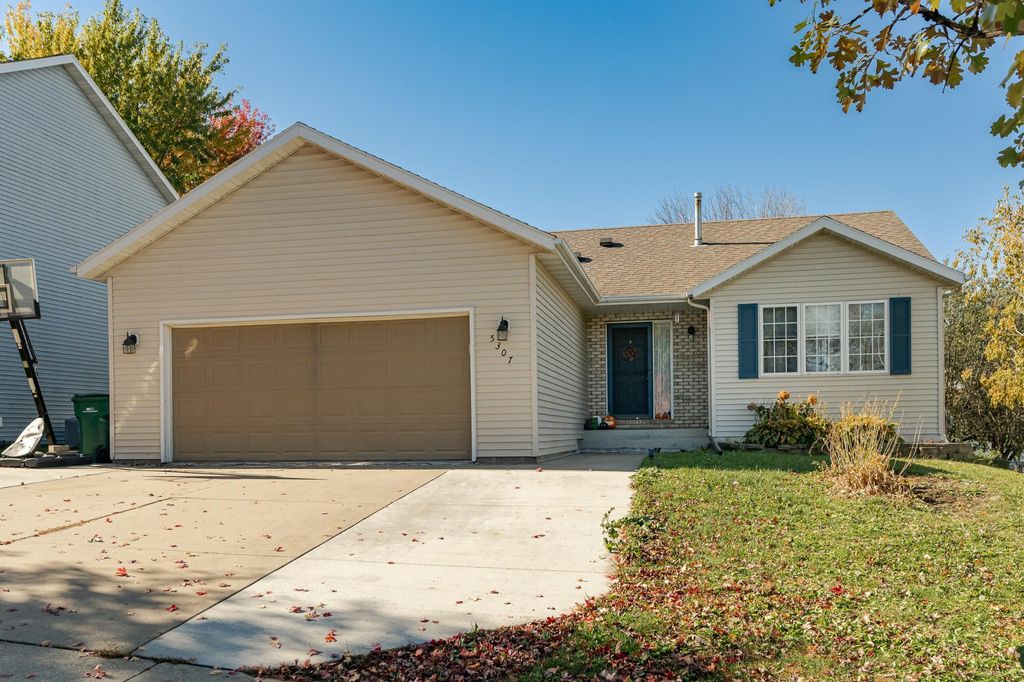 5307 Duvall Place NW, Rochester, MN 55901