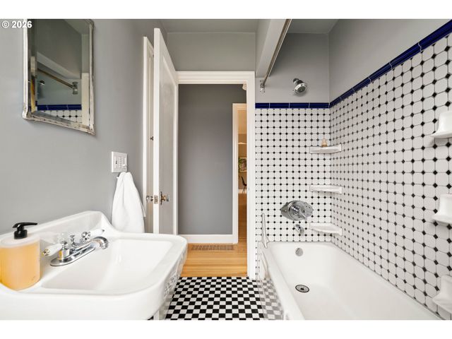 4420 Ne 78TH Ave, Portland, OR 97218