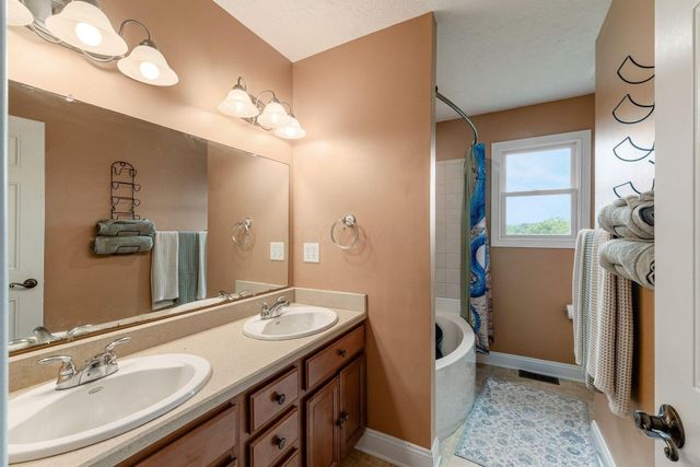 170 Rose Drive, Granville, OH 43023