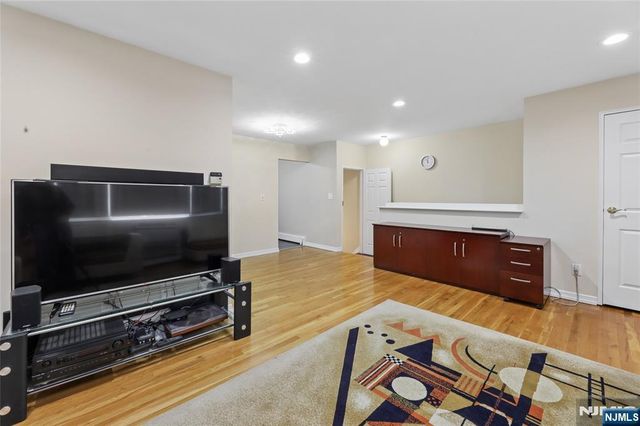 1-29 Virginia Drive 129B, Fair Lawn, NJ 07410