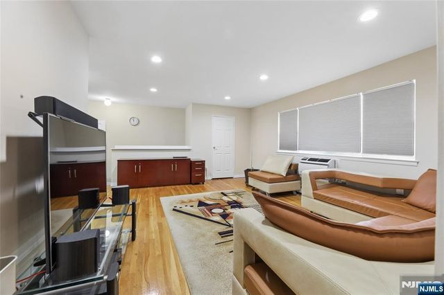 1-29 Virginia Drive 129B, Fair Lawn, NJ 07410