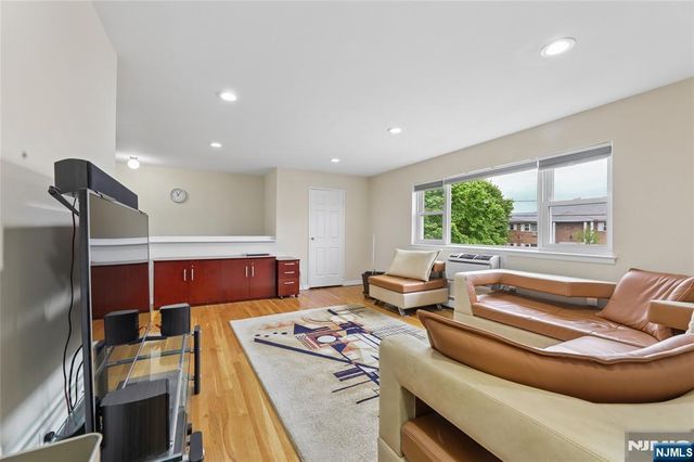 1-29 Virginia Drive 129B, Fair Lawn, NJ 07410