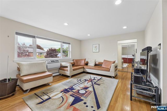 1-29 Virginia Drive 129B, Fair Lawn, NJ 07410