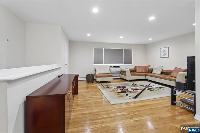 1-29 Virginia Drive 129B, Fair Lawn, NJ 07410