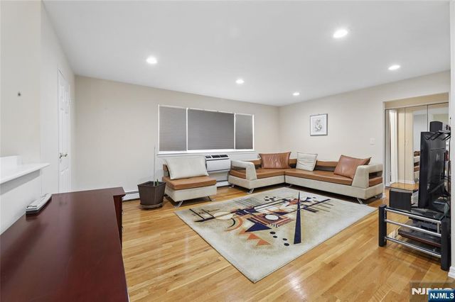 1-29 Virginia Drive 129B, Fair Lawn, NJ 07410