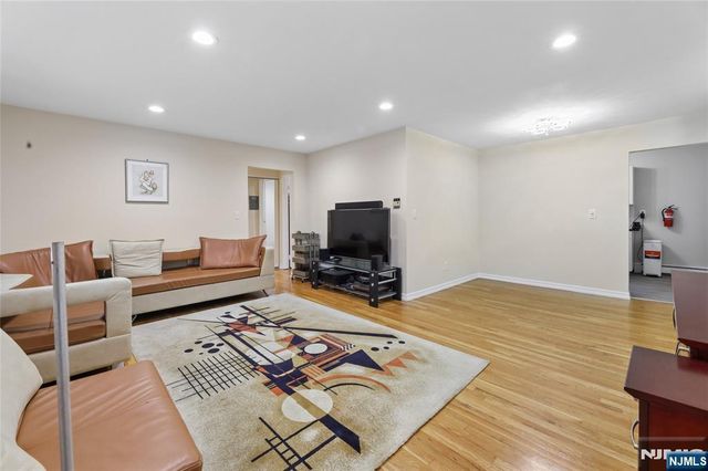 1-29 Virginia Drive 129B, Fair Lawn, NJ 07410