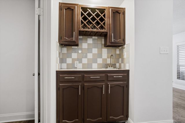 1462 W Fairview Dr, Baton Rouge, LA 70816