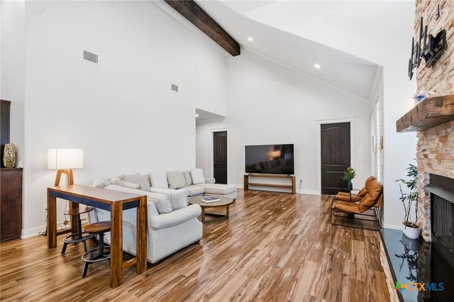 500 Sendera Loop, Victoria, TX 77904