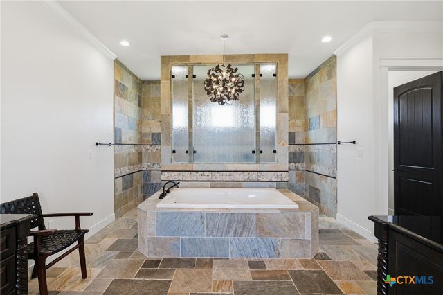 500 Sendera Loop, Victoria, TX 77904