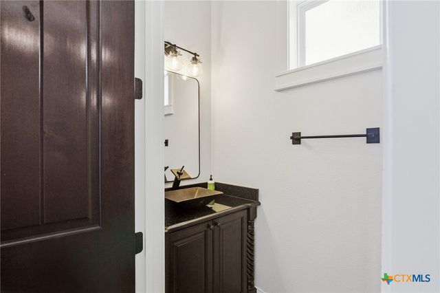 500 Sendera Loop, Victoria, TX 77904