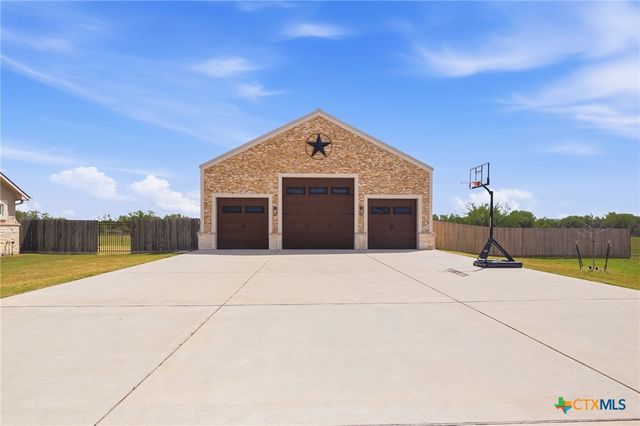 500 Sendera Loop, Victoria, TX 77904