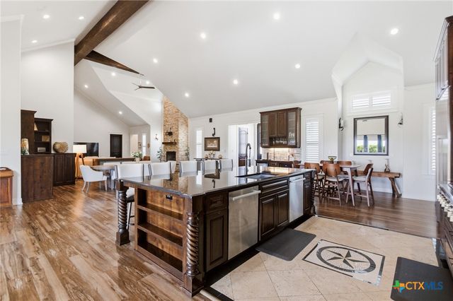 500 Sendera Loop, Victoria, TX 77904