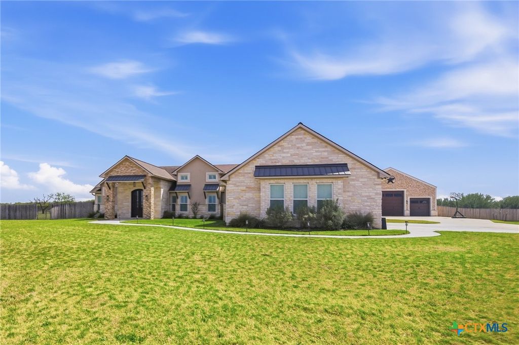 500 Sendera Loop, Victoria, TX 77904