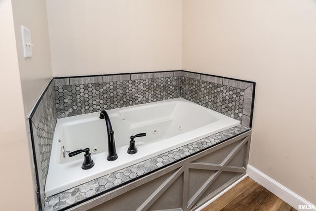 12852 Quarter Horse Road, Marion, IL 62959