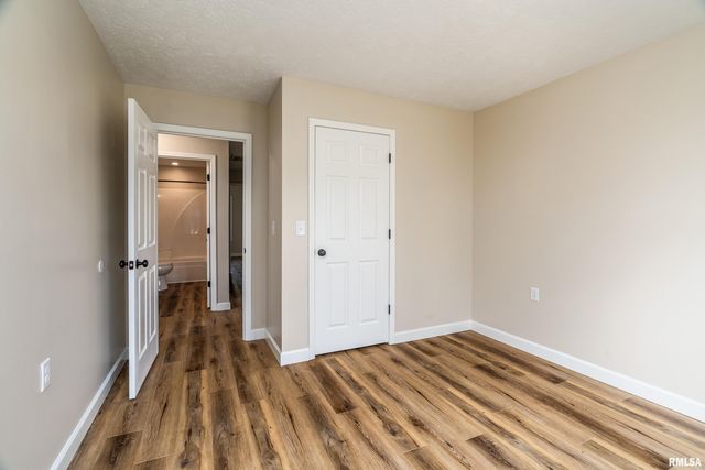 12852 Quarter Horse Road, Marion, IL 62959