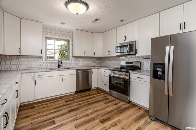 12852 Quarter Horse Road, Marion, IL 62959