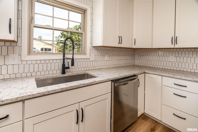 12852 Quarter Horse Road, Marion, IL 62959