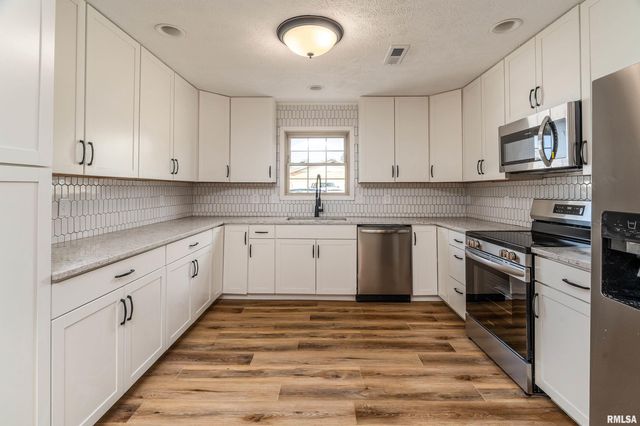 12852 Quarter Horse Road, Marion, IL 62959