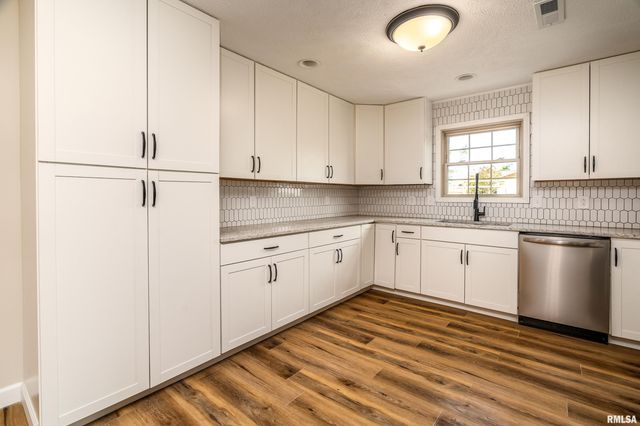 12852 Quarter Horse Road, Marion, IL 62959