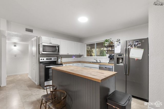 915 W LOUISA AVENUE, Iowa Park, TX 76367