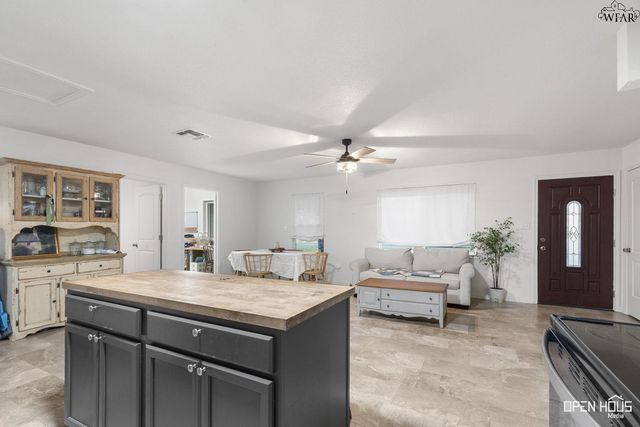 915 W LOUISA AVENUE, Iowa Park, TX 76367