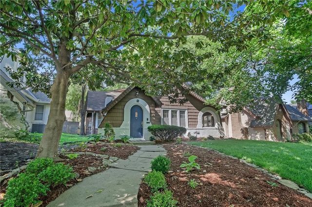 6 E 70th Terrace, Kansas City, MO 64113