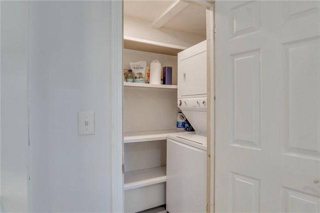 6 E 70th Terrace, Kansas City, MO 64113