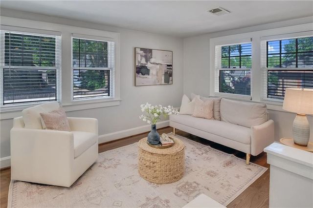 6 E 70th Terrace, Kansas City, MO 64113