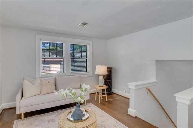 6 E 70th Terrace, Kansas City, MO 64113