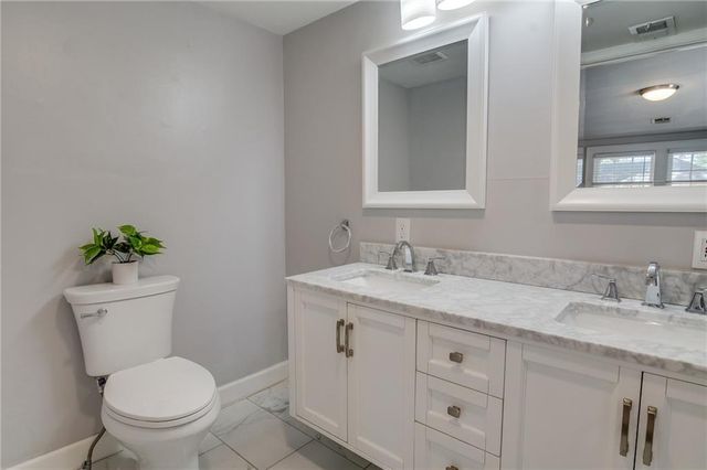 6 E 70th Terrace, Kansas City, MO 64113