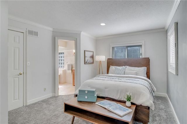 6 E 70th Terrace, Kansas City, MO 64113