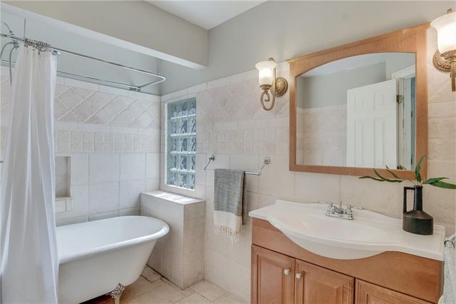 6 E 70th Terrace, Kansas City, MO 64113